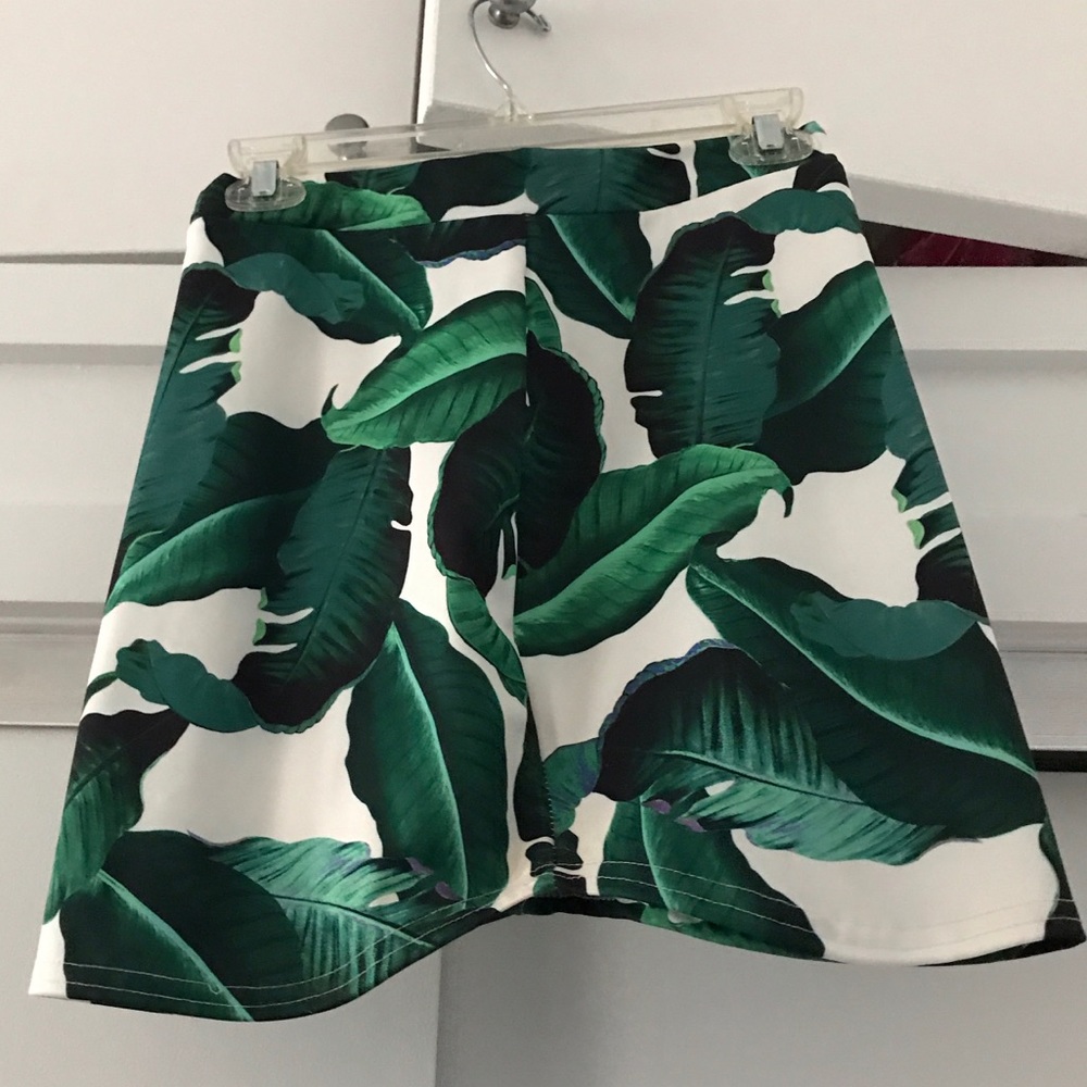 Leaf print miniskirt